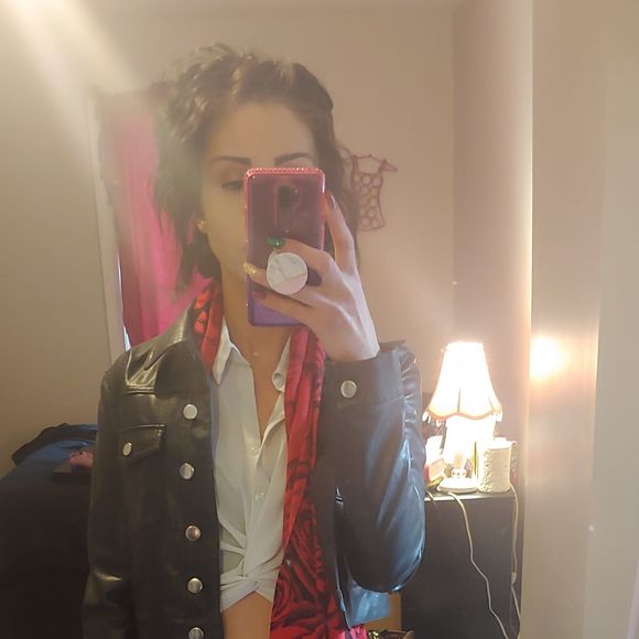 Meet your Posher, Megan - Picture 1 of 1